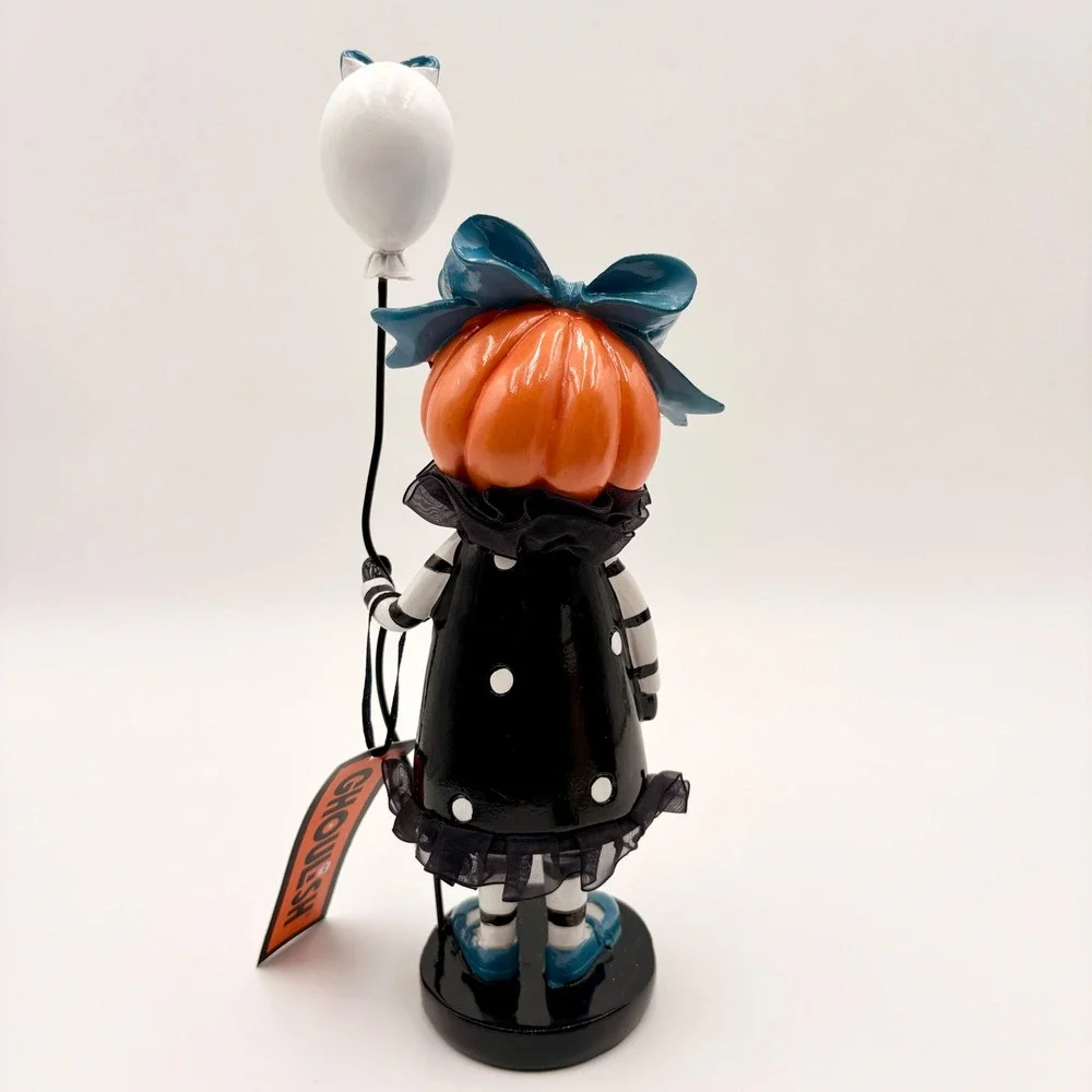Ghoulish pumpkin girl